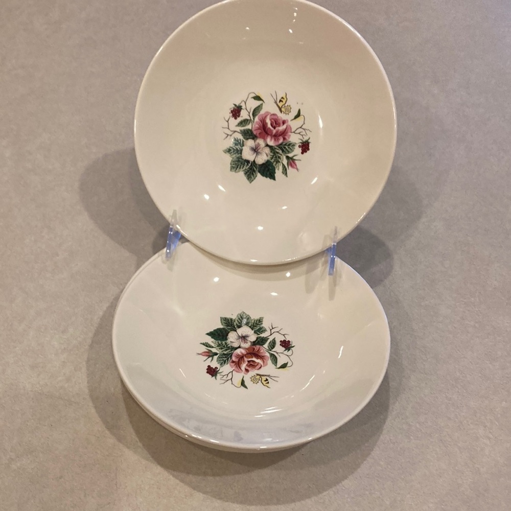 4 salad bowls, Knowles (Edwin) Regency pattern.